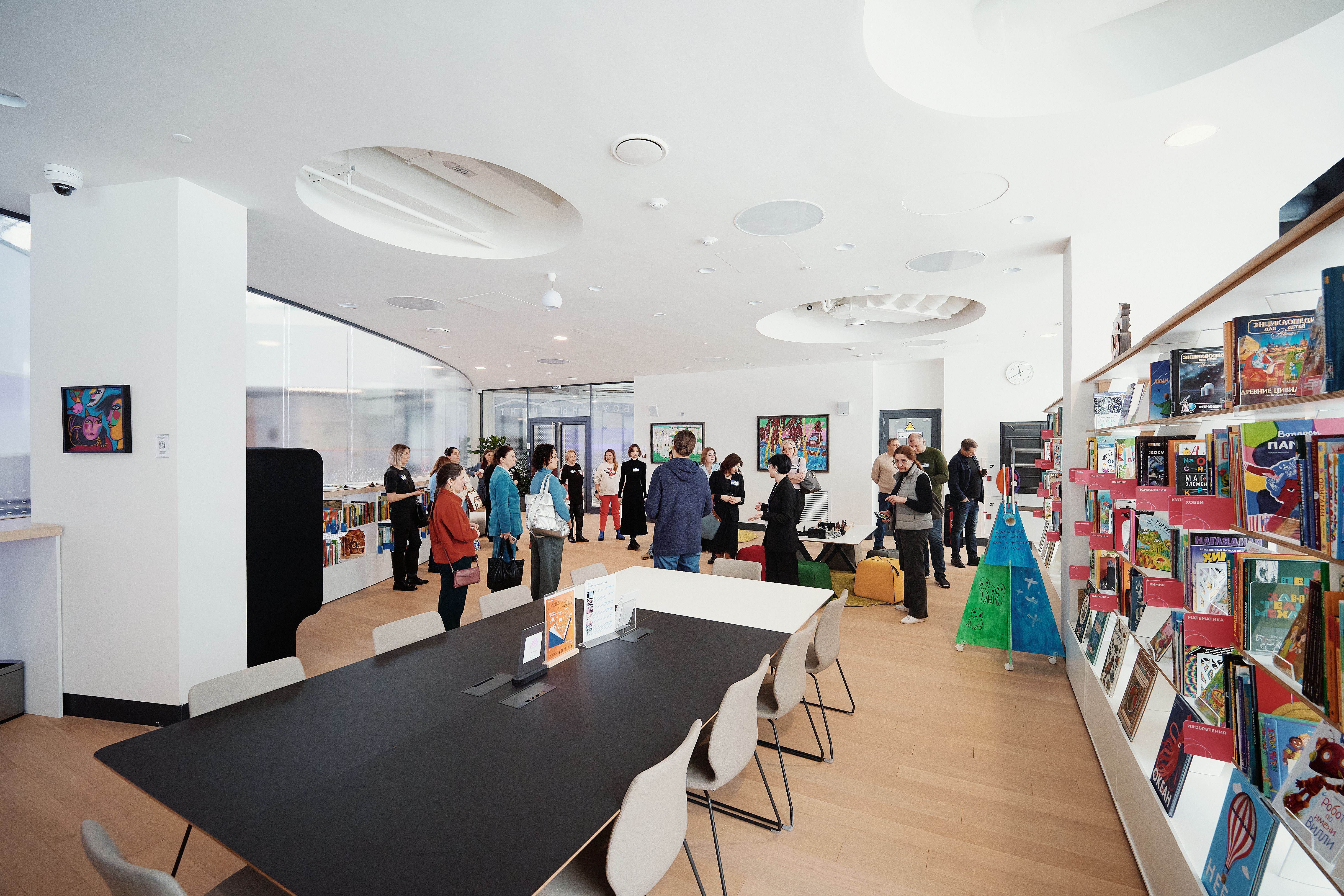 Экскурсия по кампусу школы