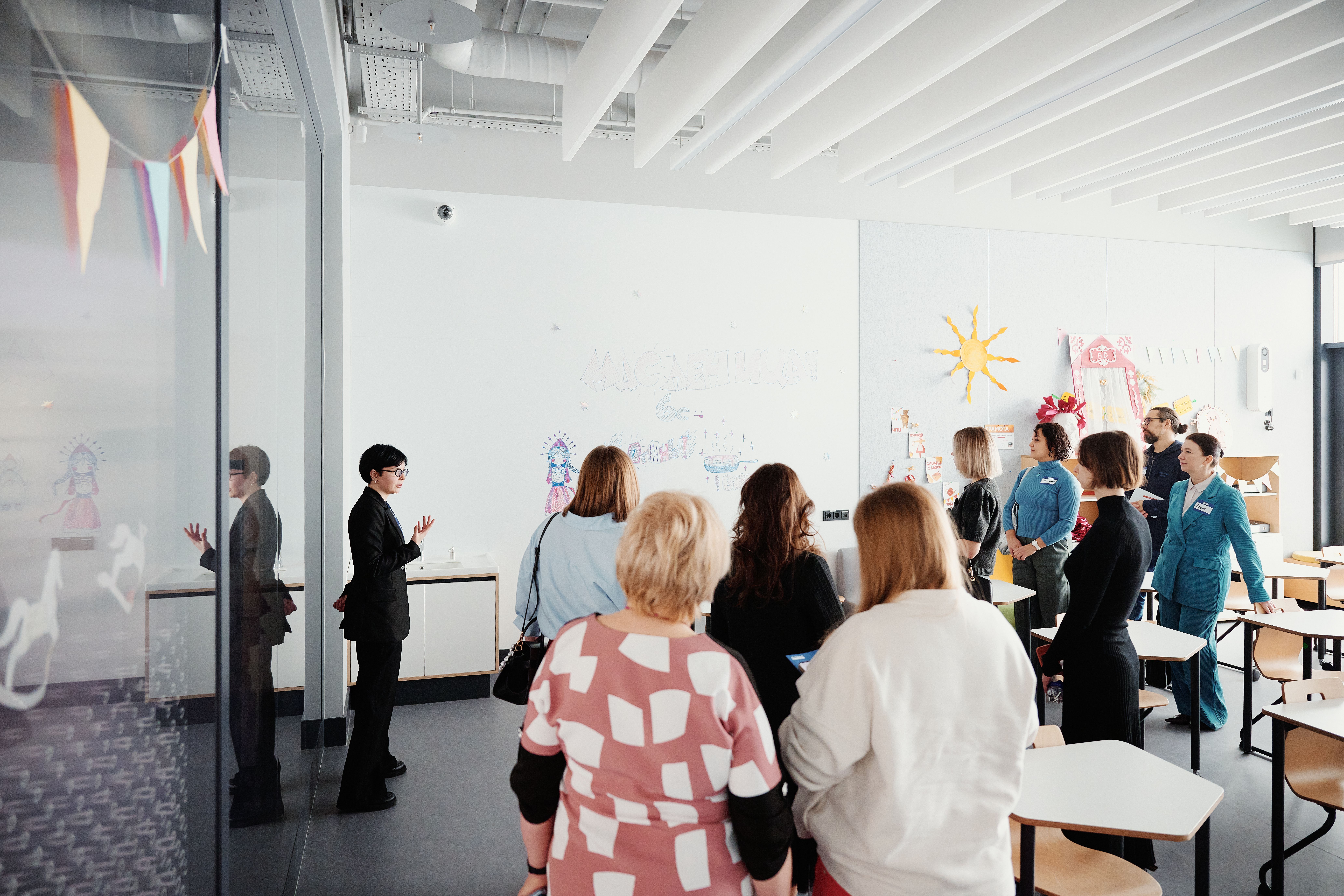 Экскурсия по кампусу школы