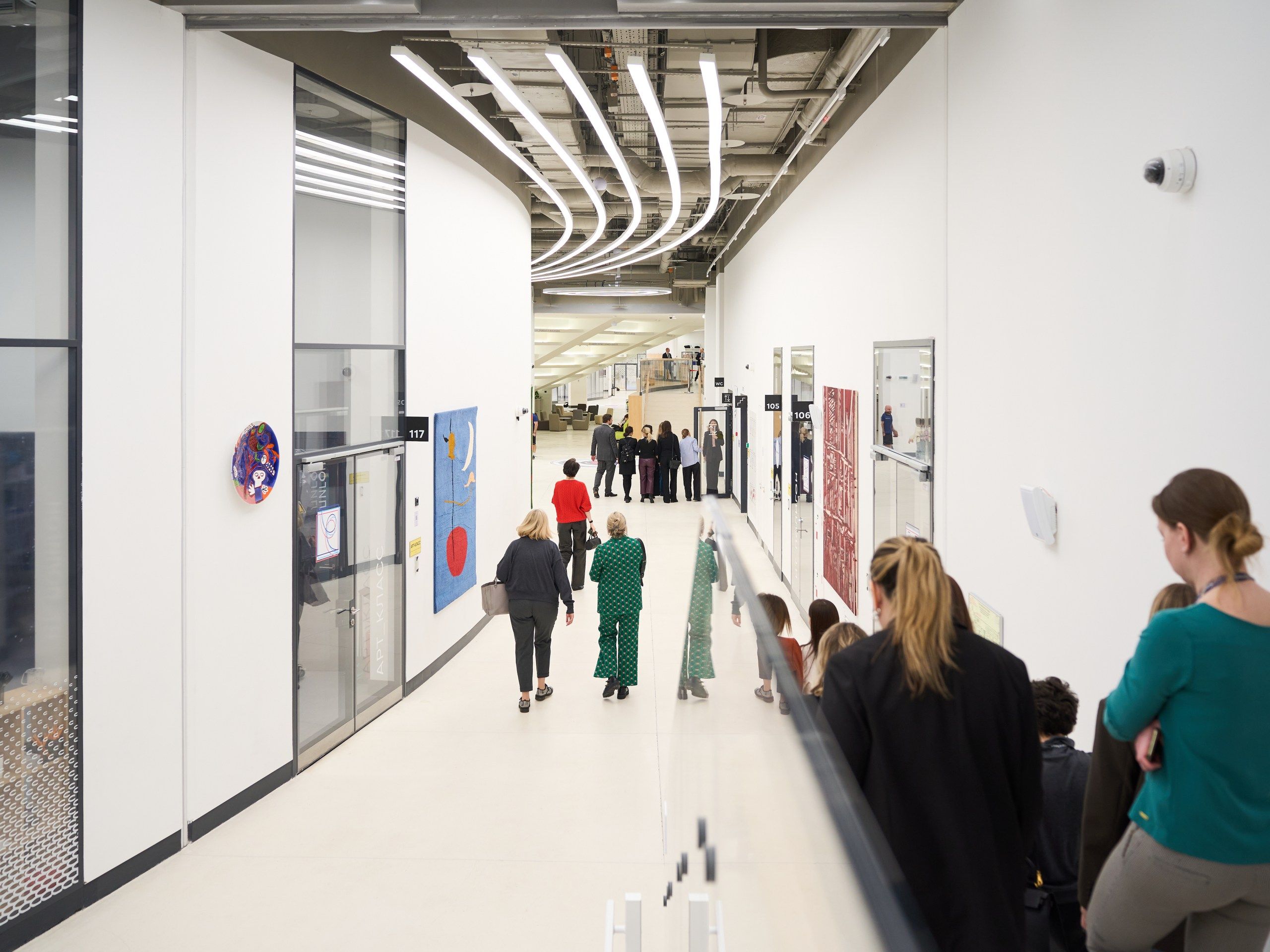 Экскурсия по кампусу школы